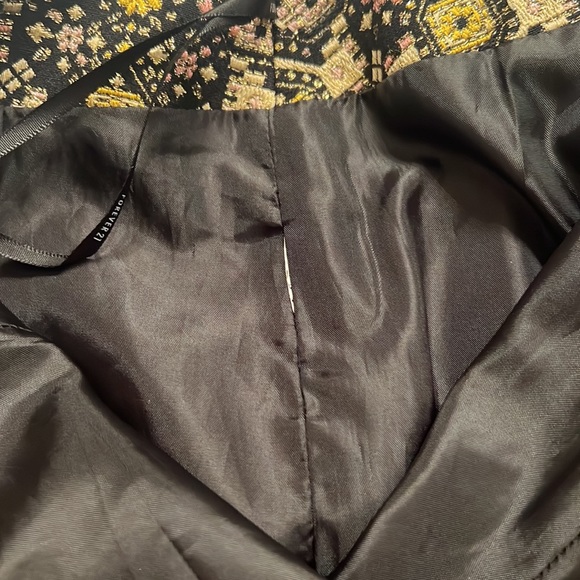 U12- Forever 21 Black Shorts High Waist Gold Metallic Stitch Side Zip Size Small - Picture 9 of 11